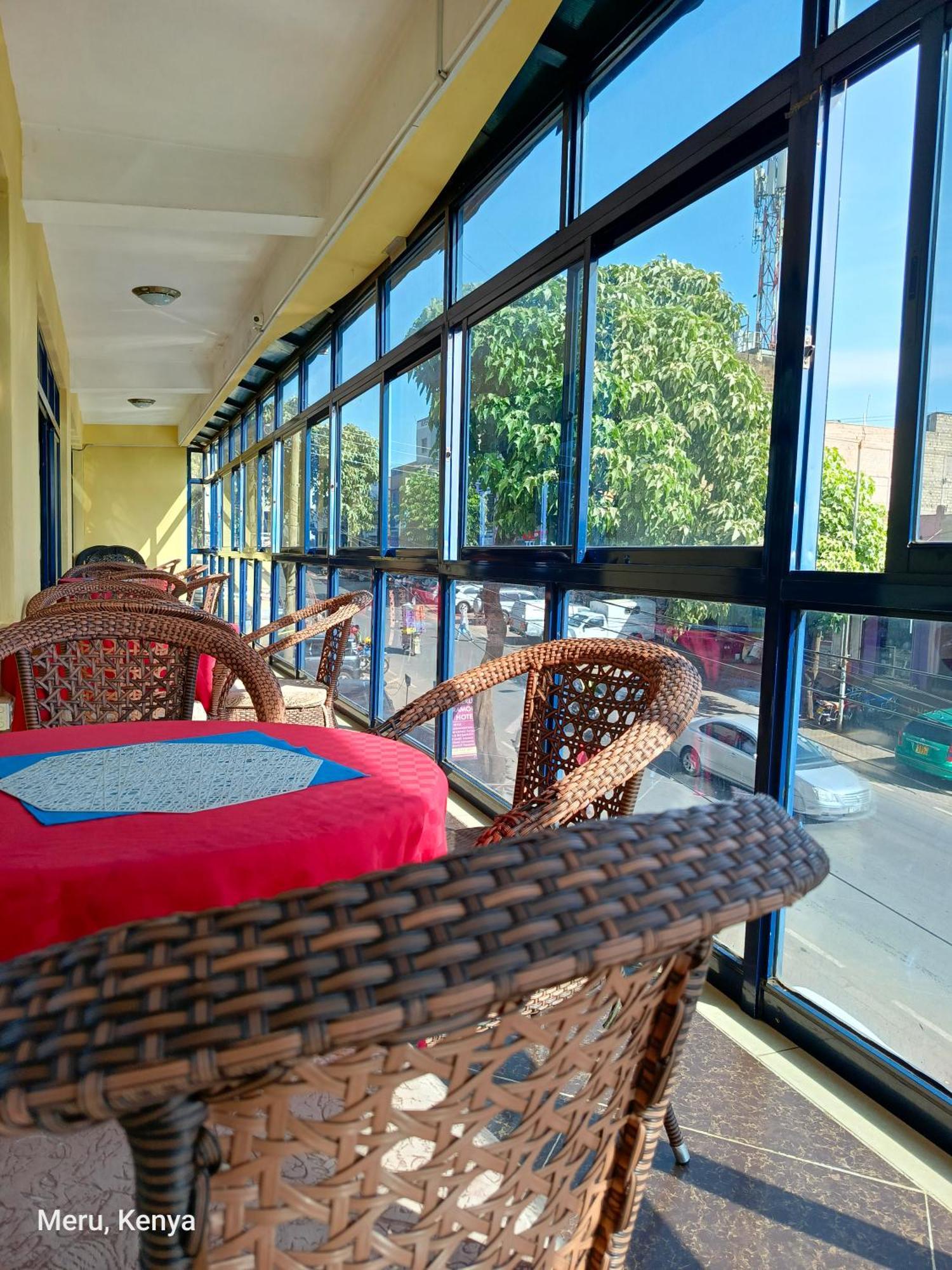 Meru Paramount Exterior foto