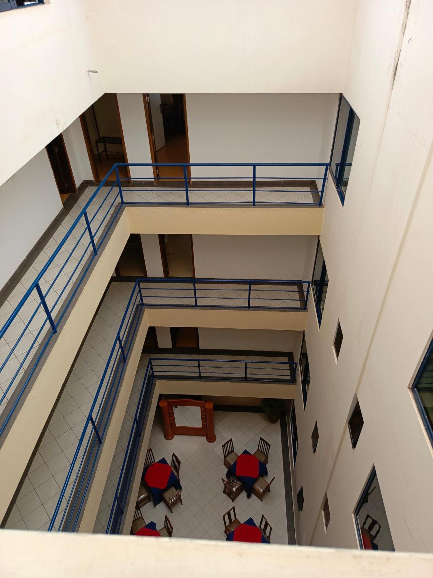 Meru Paramount Exterior foto