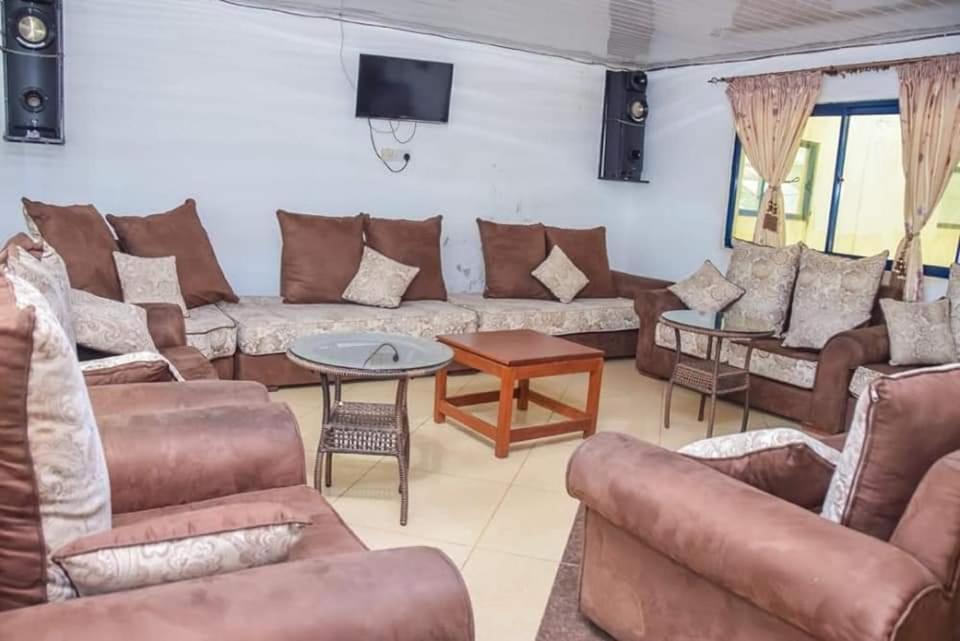 Meru Paramount Exterior foto